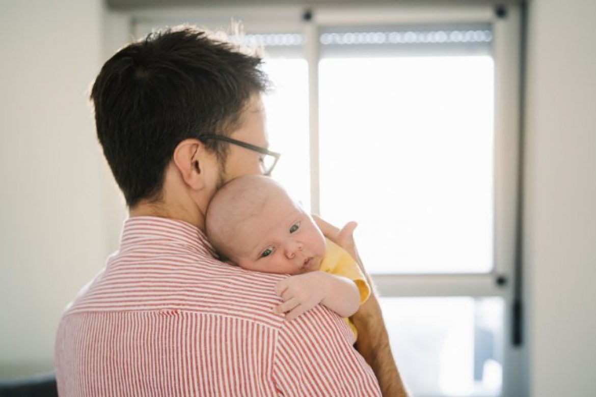 Complemento de paternidad, ¿qué es y cómo se solicita?